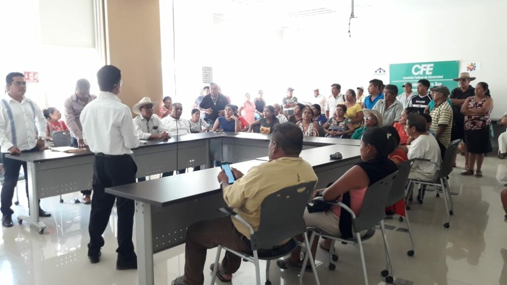 PRINCIPAL. Reunión con pobladores de Cochoapa