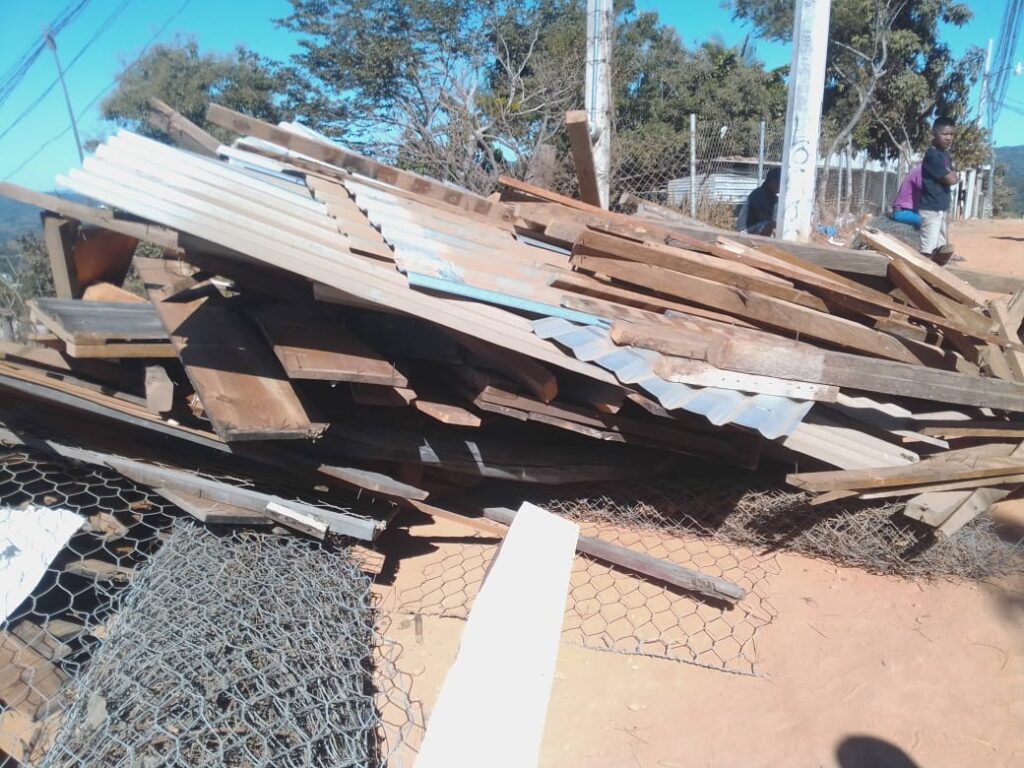 OME Casa destrozada por colonos