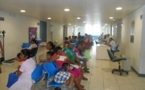 PRINCIPAL Pacientes en el centro de Salud de Ometepe