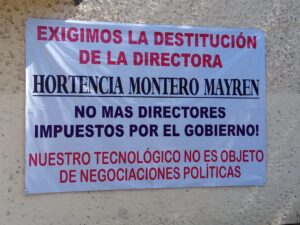 PRINCIPAL Una de las lonas colgadas