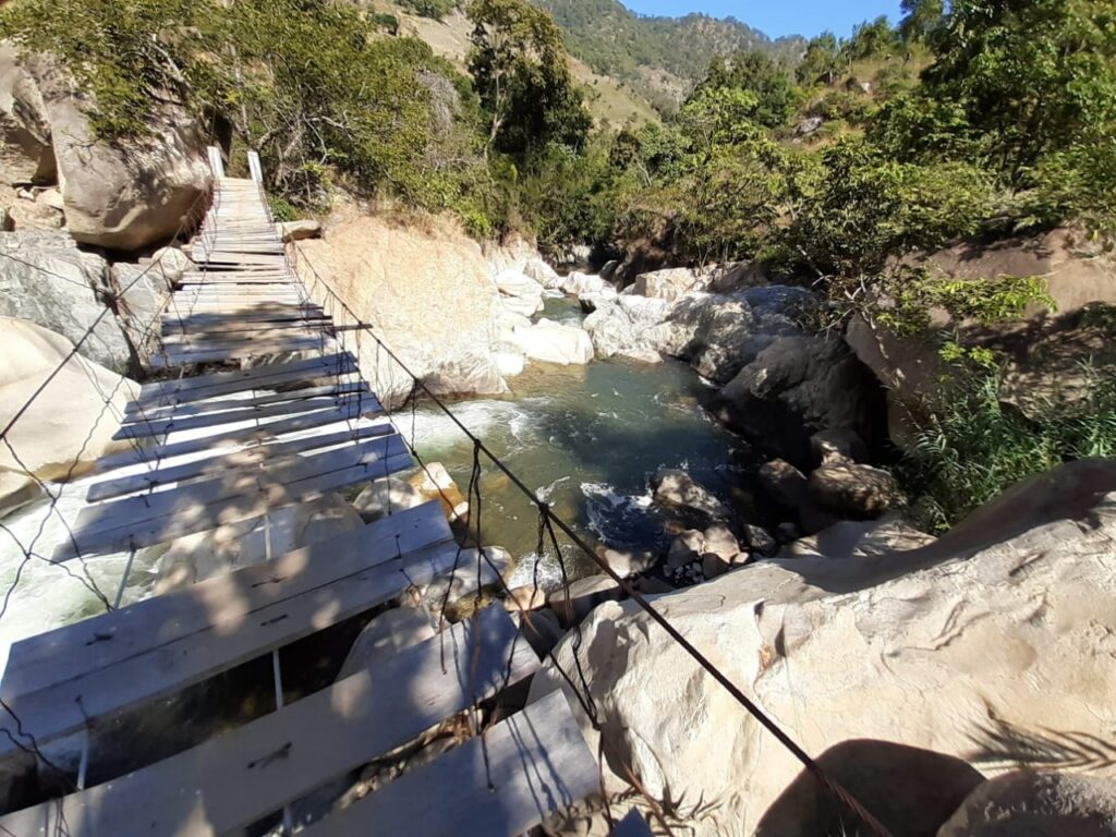 ROJA EL PUENTE