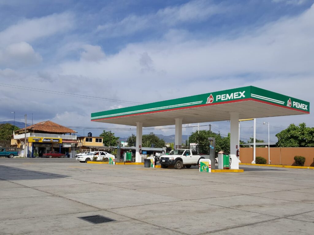 ROJA-La-gasolineria-Juquilita