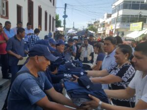 SAN MARCOS ENTREGA DE UNIFORMES