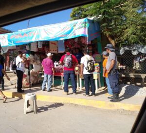 AYUTLA Autoridades despejando las banquetas
