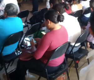 AYUTLA Integrantes de los consejos en su celular
