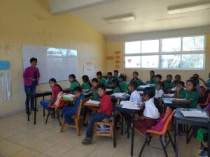 AYUTLA Maestra dando clases