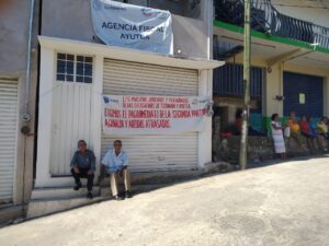 AYUTLA Oficinas de finanzas tomadas