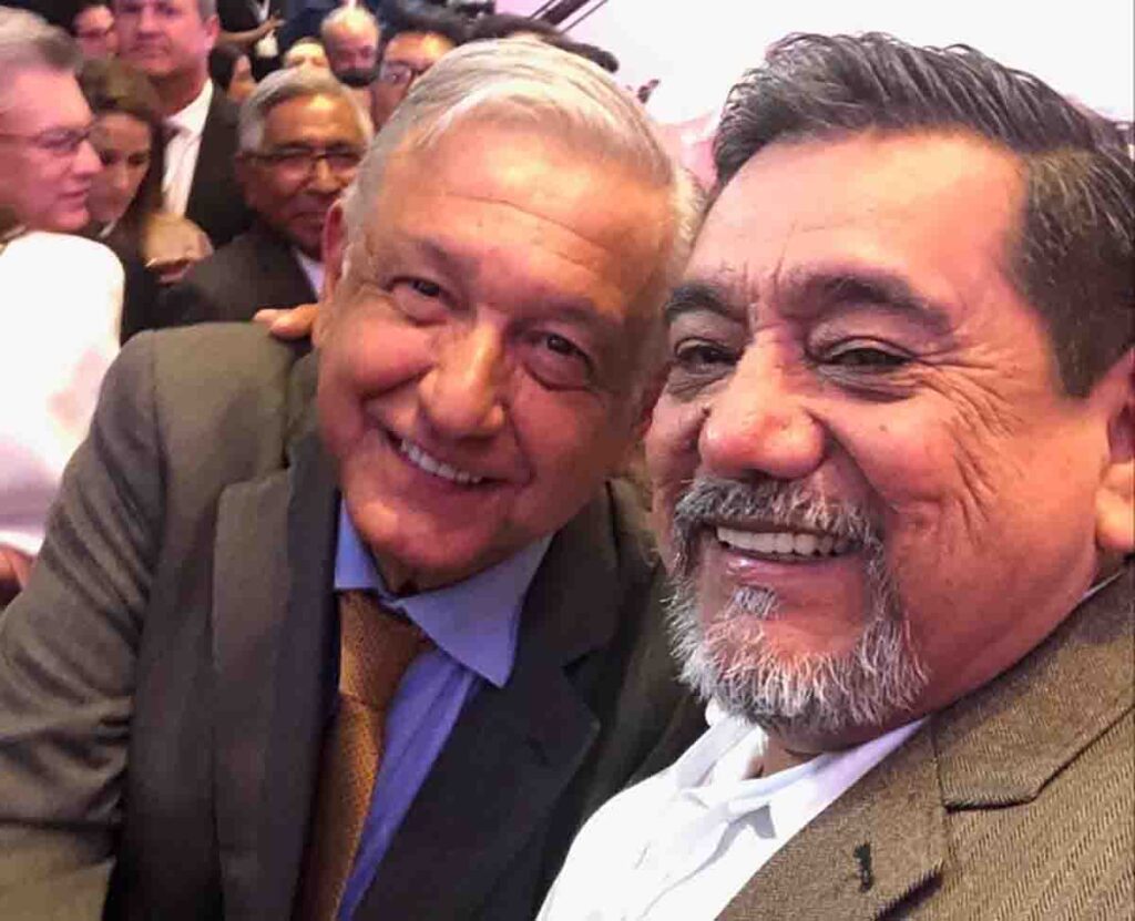 BOLETÍN FÉLIX SALGADO Saludando al presidente de la República