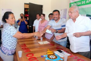 MARQUELIA ENTREGA DE APOYOS (2)