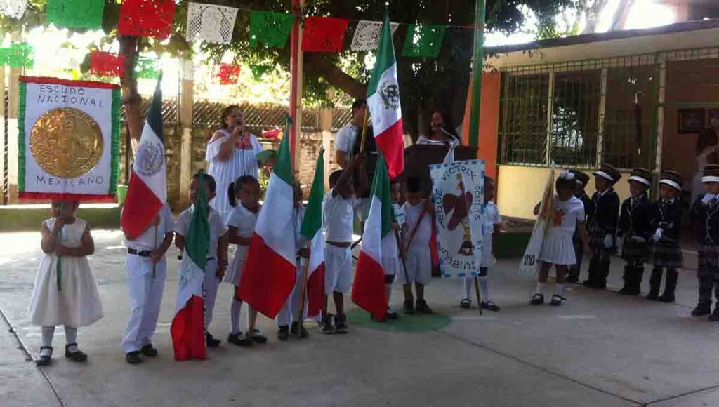 Marquelia Realizaron una reseña de las modificaciones que ha tenido la bandera de México