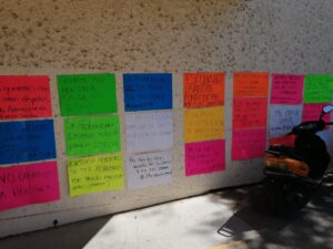 OME CARTULINAS PEGADAS EN LA ESCUELA (2)