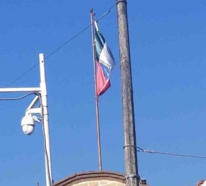 OME LA BANDERA EN MAL ESTADO (1)