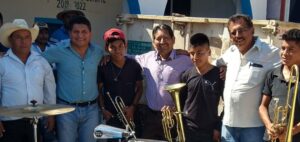OME Román Hernández con dirigentes de la CODUC.