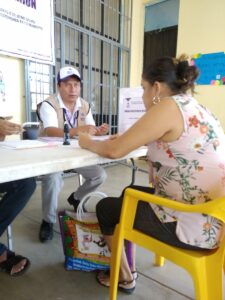 PRINCIPAL Gente emitiendo su opinión 2