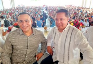 PRINCIPAL JOSÉ EFRÉN LÓPEZ ACOMPAÑADO DE PABLO AMÍLCAR SANDOVAL