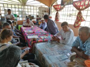 PRINCIPAL Los maestros y el Subsecretario de Asuntos políticos (2)