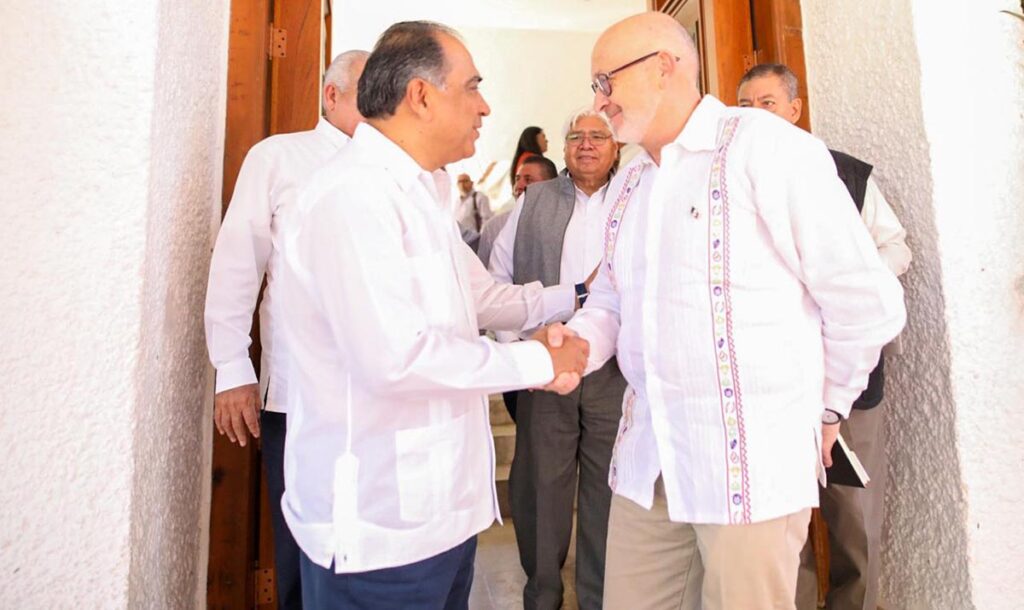 PRINCIPAL el gobernador con el subsecretario