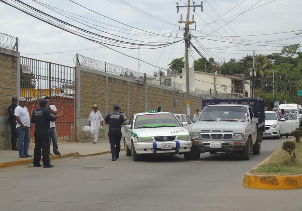 ROJA CHOQUE FRENTE A LA PRIMARIA