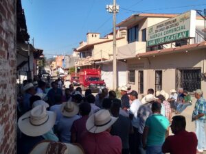 SAN LUIS HABITANTES AFUERA DE CFE