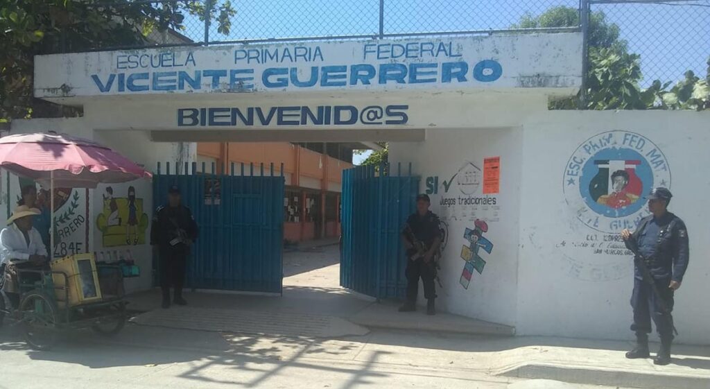 SAN MARCOS POLICÍAS EN LA ESCUELA