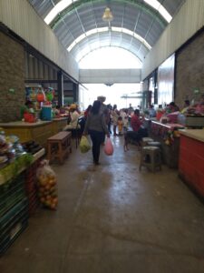 AYUTLA Gente en el mercado municipal