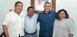 AZOYÚ EFRÉN LÓPEZ ACOMPAÑADO DEL SECRETARIO GENERAL, TESORERA Y DIRECTOR DE OBRAS PÚBLICAS (1)