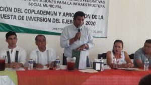 OME Alcalde presentando el proyecto de la carretera.