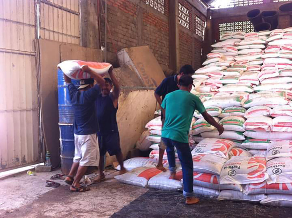 OME Una de las bodegas llena de fertilizante (Foto Archivo)