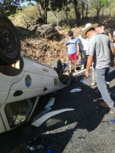 ROJA Accidente entre el taxi y moto