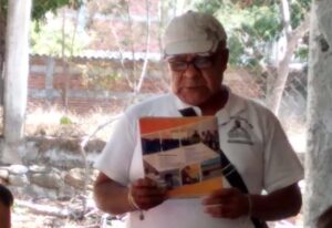 ROJA EL DENUNCIANTE LEYENDO SU NARRACION DE ECHOS