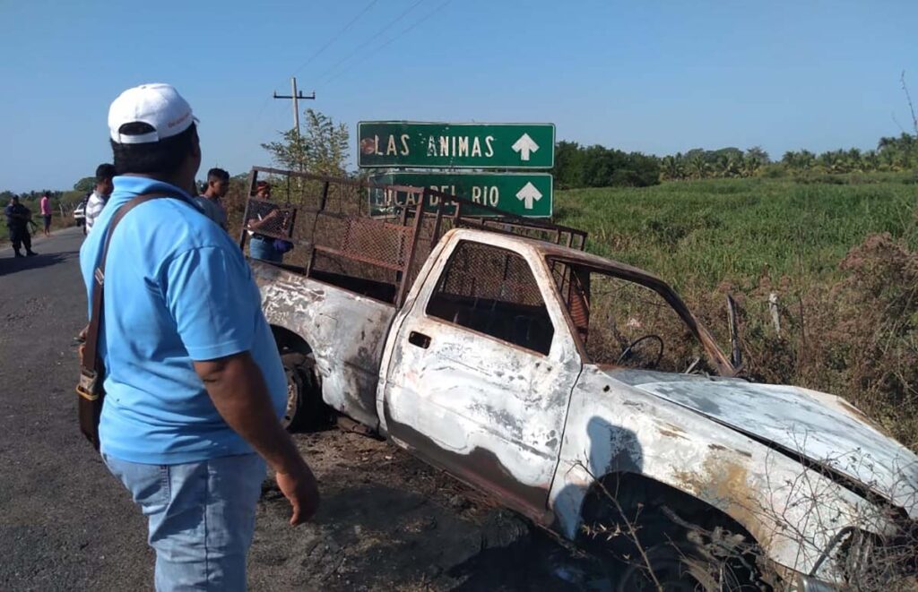 ROJA LA CAMIONETA