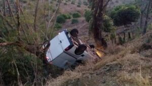 ROJA LA CAMIONETA VOLCADA