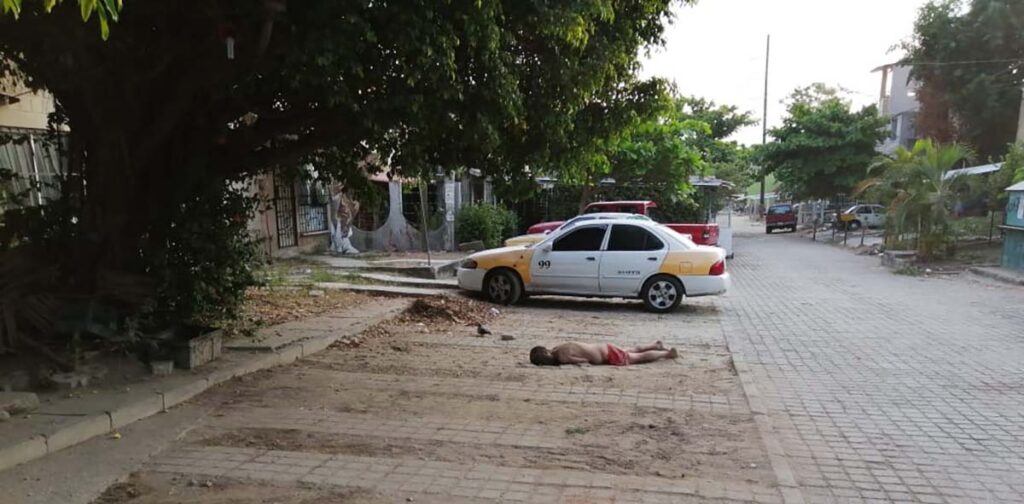 ROJA MUERTO A GOLPES