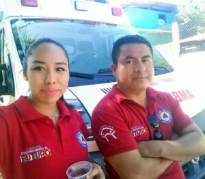 AZOYÚ LUZ MARÍA NIÑO VENTURA, ACOMPAÑADA DE SU ESPOSO FILIBERTO MOCTEZUMA MIRANDA