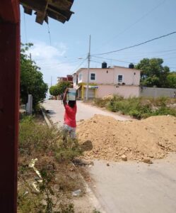 Copala.-Montones de tierra echaron en la entrada de algunas colonias