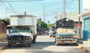 MARQUELIA UNIDADES OBSTRUYENDO LA VIALIDAD