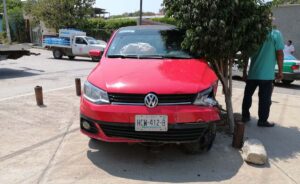 ROJA Así quedó el auto de Monchito Estrada (2)