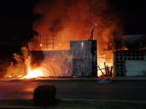 ROJA El bar incendiándose (1)