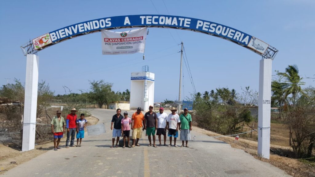 SAN MARCOS - Vecinos bloqueando la entrada