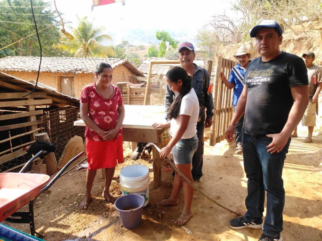 BOLETÍN SAN LUIS HABITANTES RECIBIENDO EL AGUA (1)