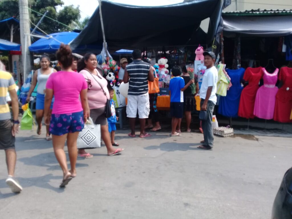 MARQUELIA GENTE EN LAS CALLES
