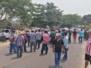 PRINCIPAL Los ciudadanos bloqueando (1)