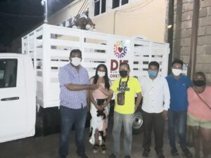 PRINCPAL ENTREGA DE CAMIONETA AL DIF