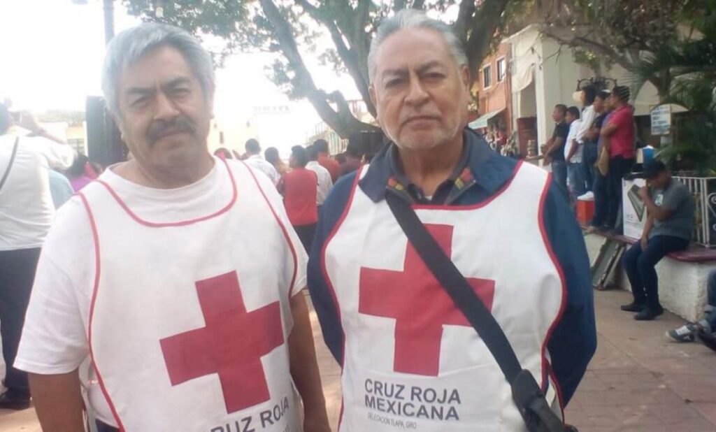 ROJA LO BAÑAN CON CLORO