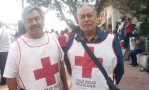 ROJA LO BAÑAN CON CLORO