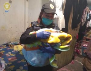 ROJA MUJER POLICIA
