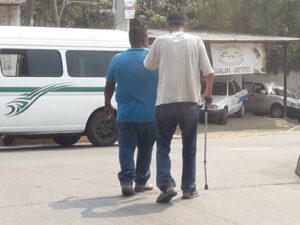 ROJA auxiliado por la gente