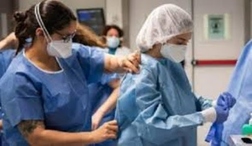 SALUD MUEREN 111 MEDICOS Y ENFERMERAS