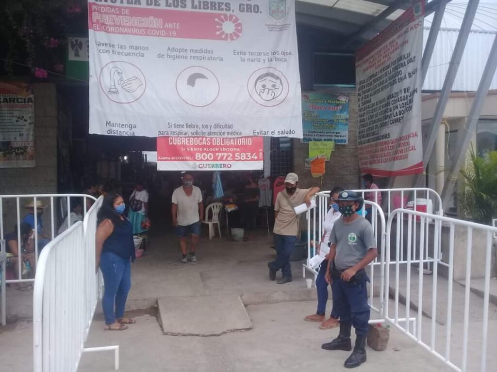 AYUTLA Retén a la entrada del mercado