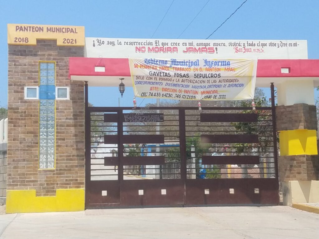 CRUZ GRANDE EL PANTEÓN